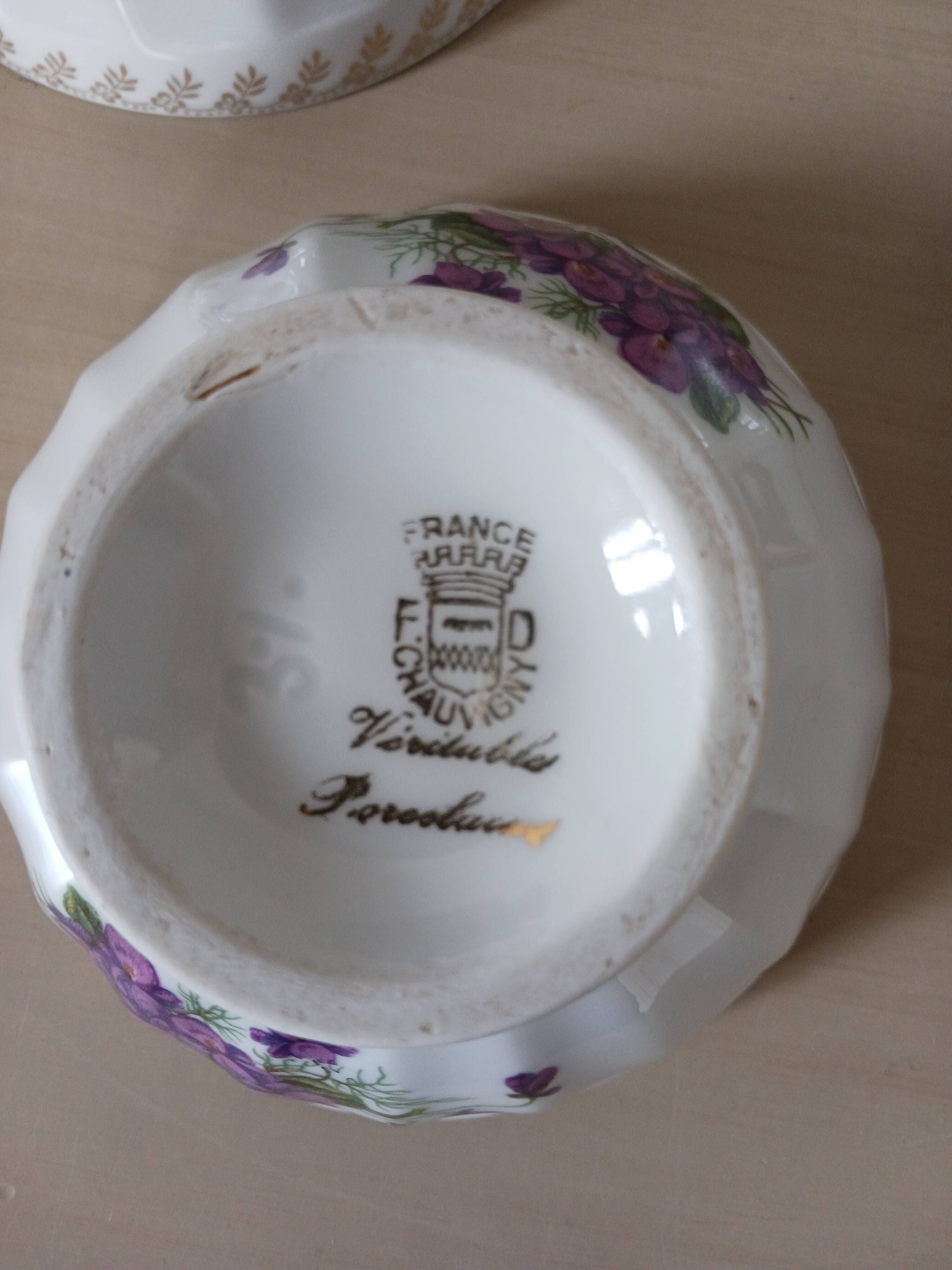 Bols anciens en porcelaine .