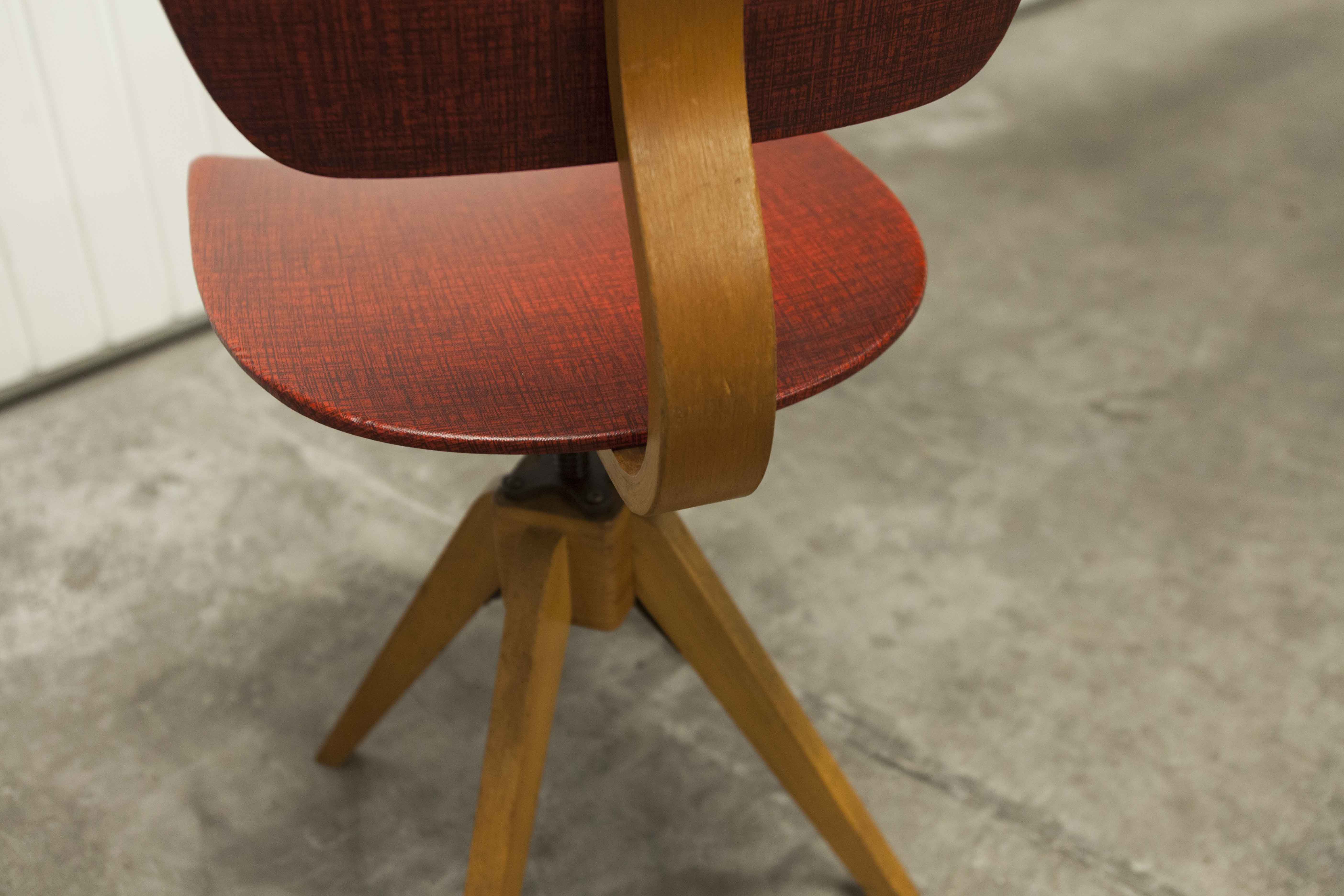 Workshop chair 1950 feet compass skaï red atypical