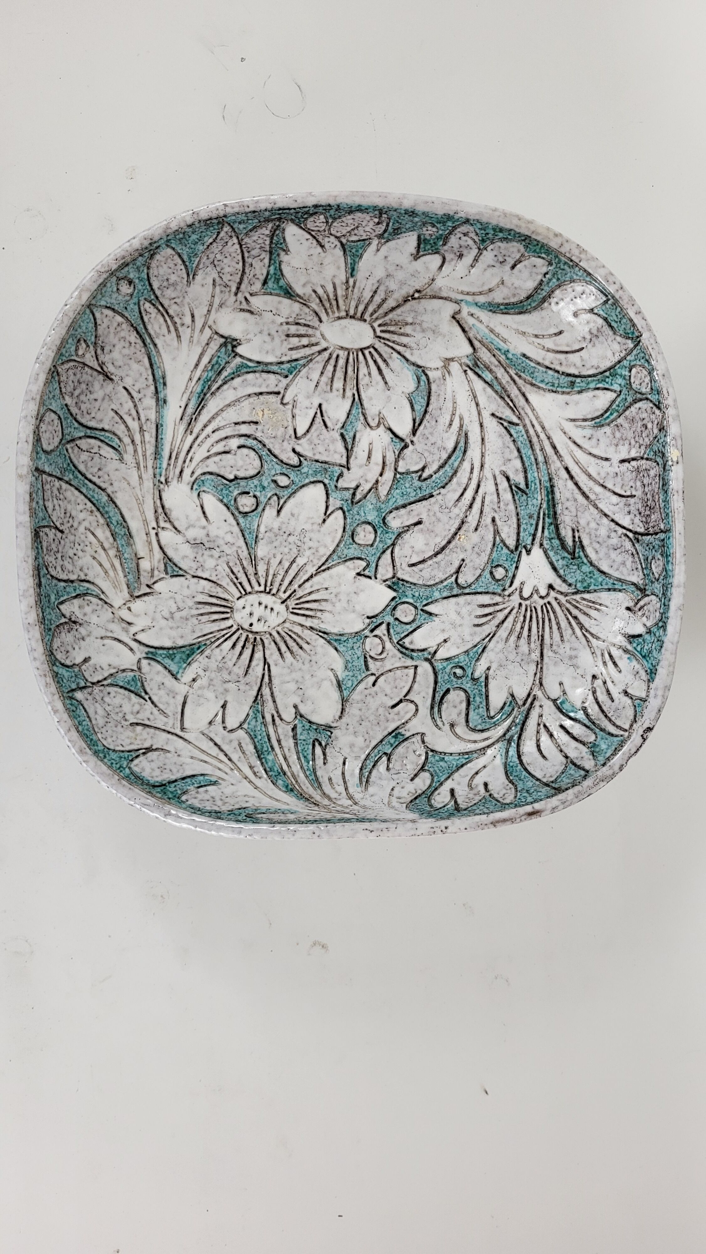 Speckled dish Style Vallauris