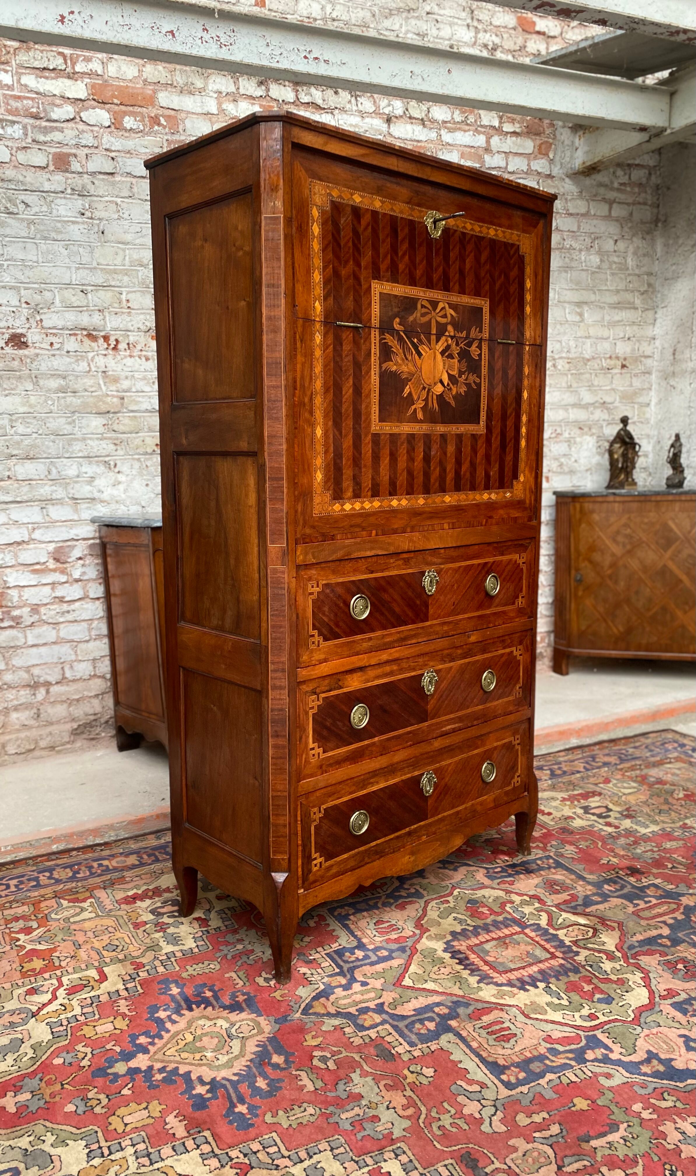 Secretary in veneer wood and walnut period transition xviii eme century