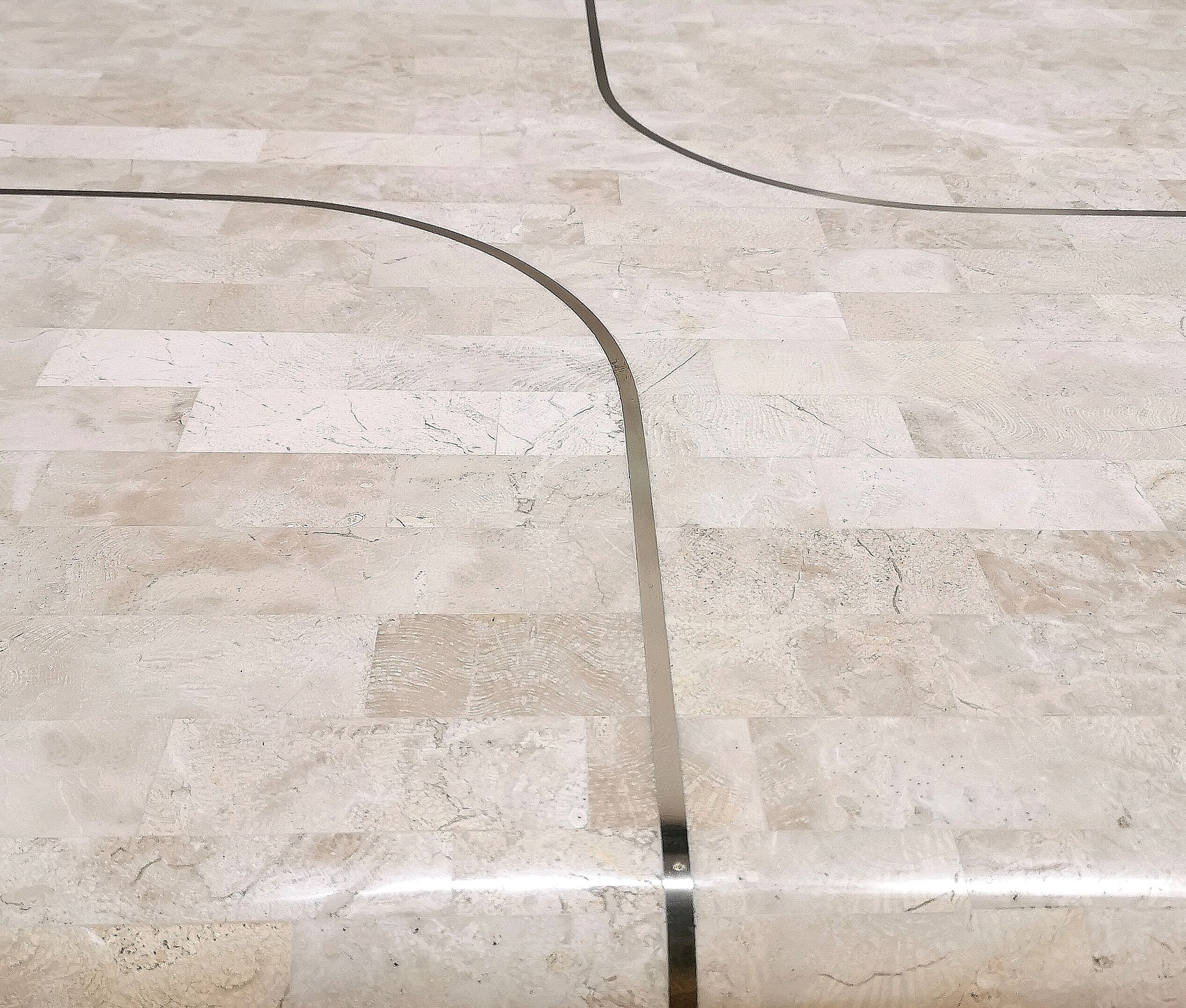 Coffee table in mosaic travertine and brass 70