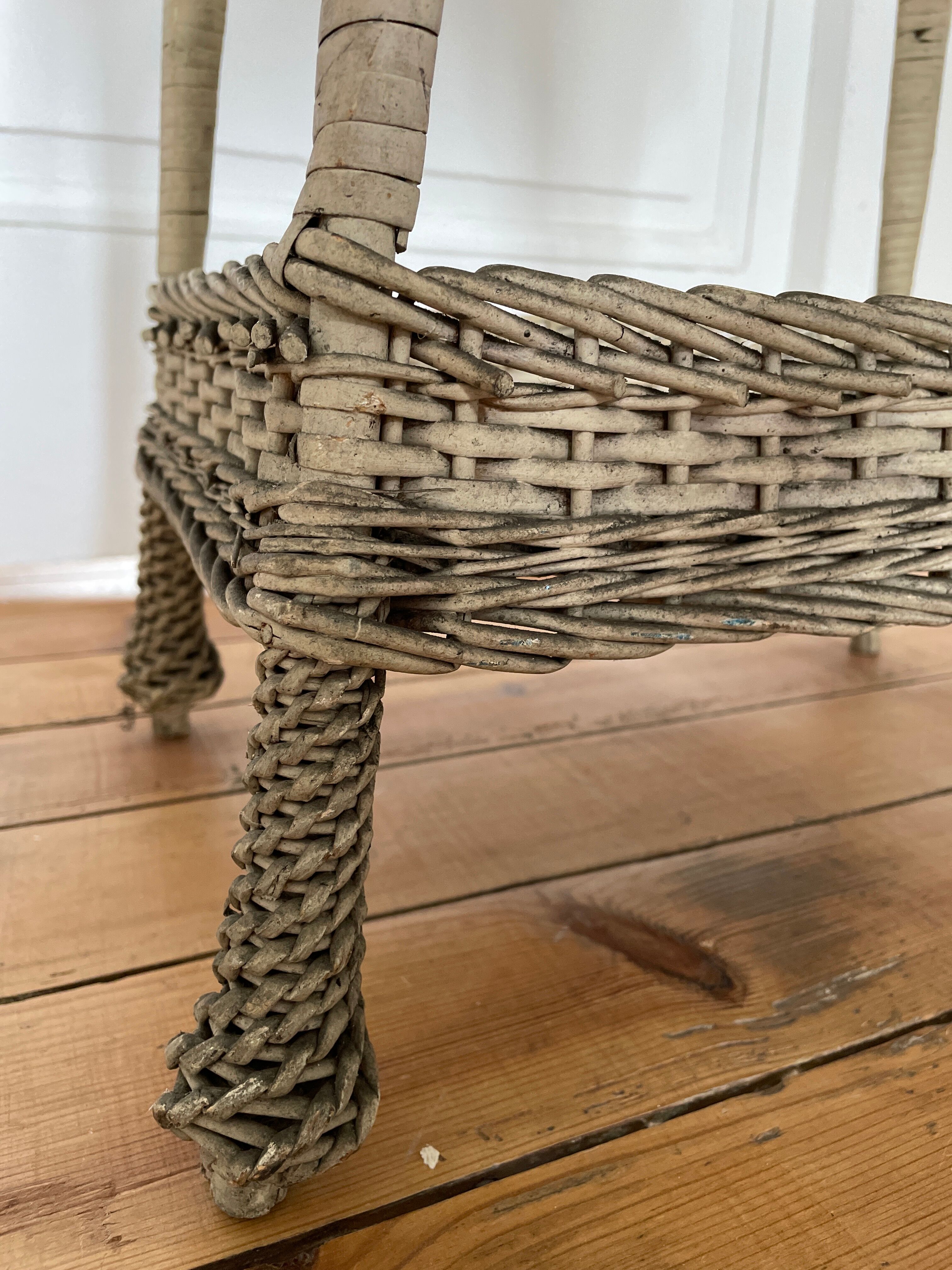 Rattan plant holder