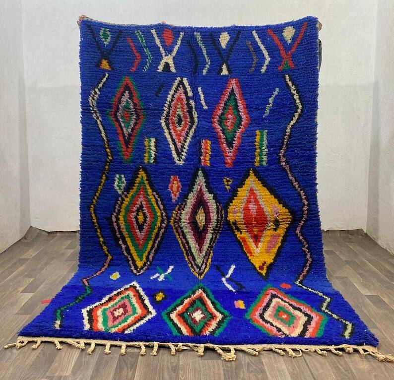 Tapis marocain artisanal bleu décoré 250cmx150cm