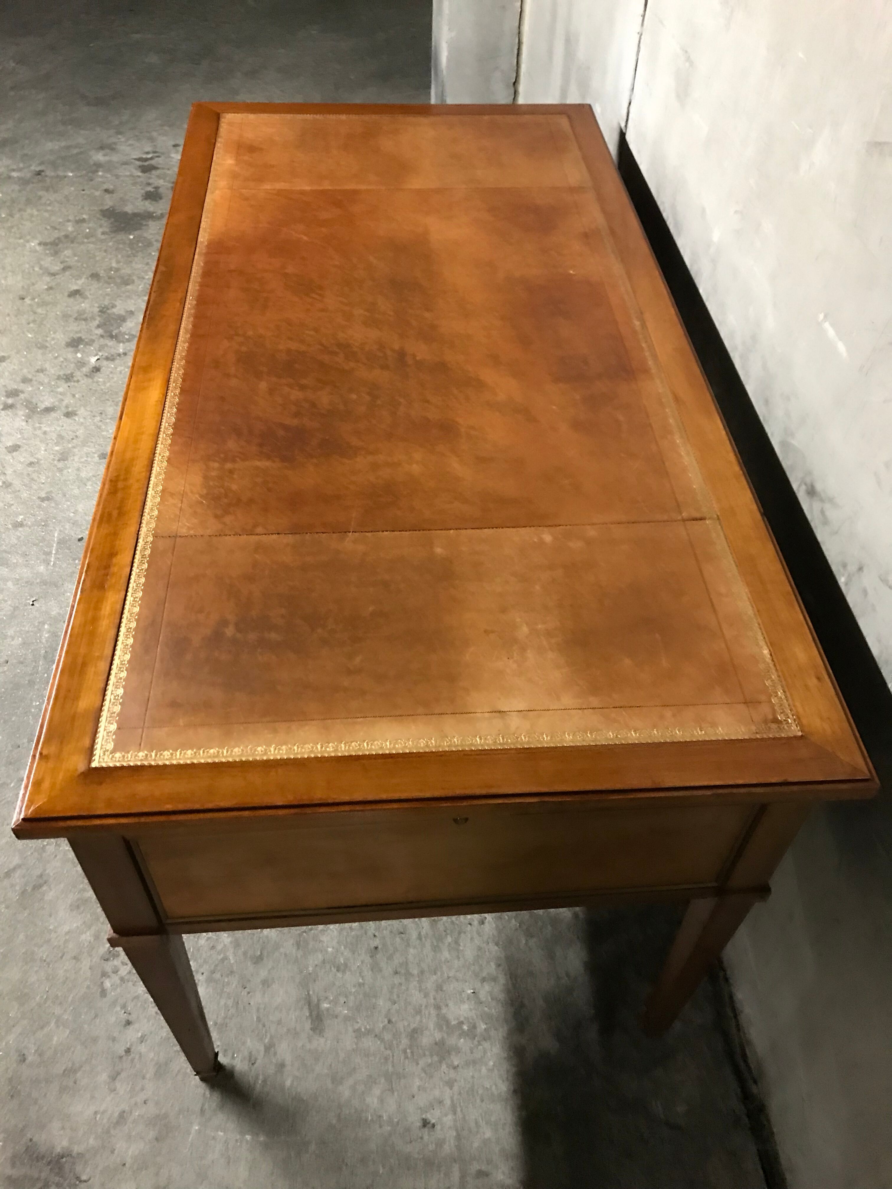 Bureau Louis XVI merisier