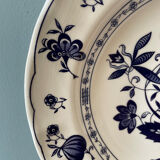 Set of two decorative hollow plates nineteenth century