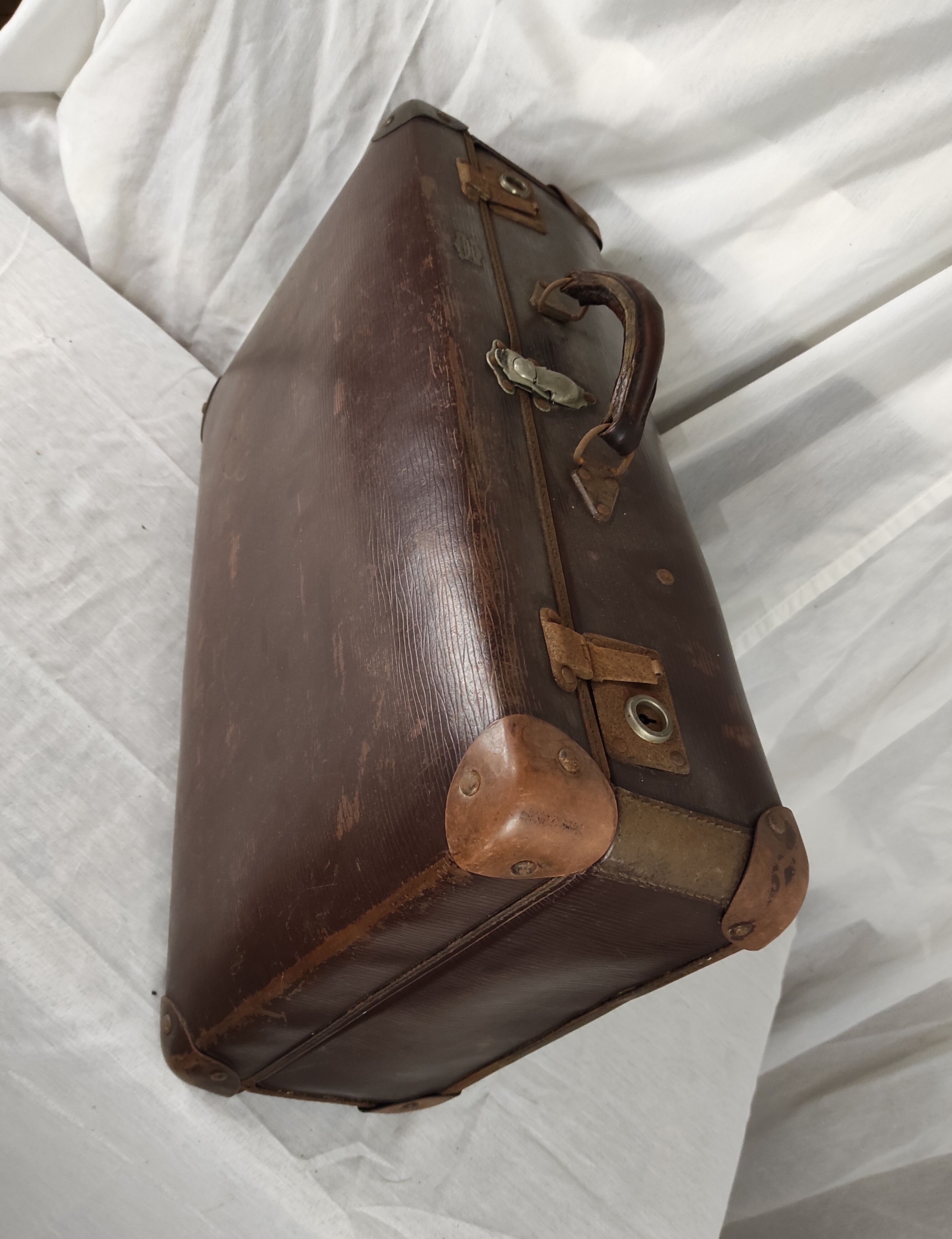 Old suitcase 40s / 50s