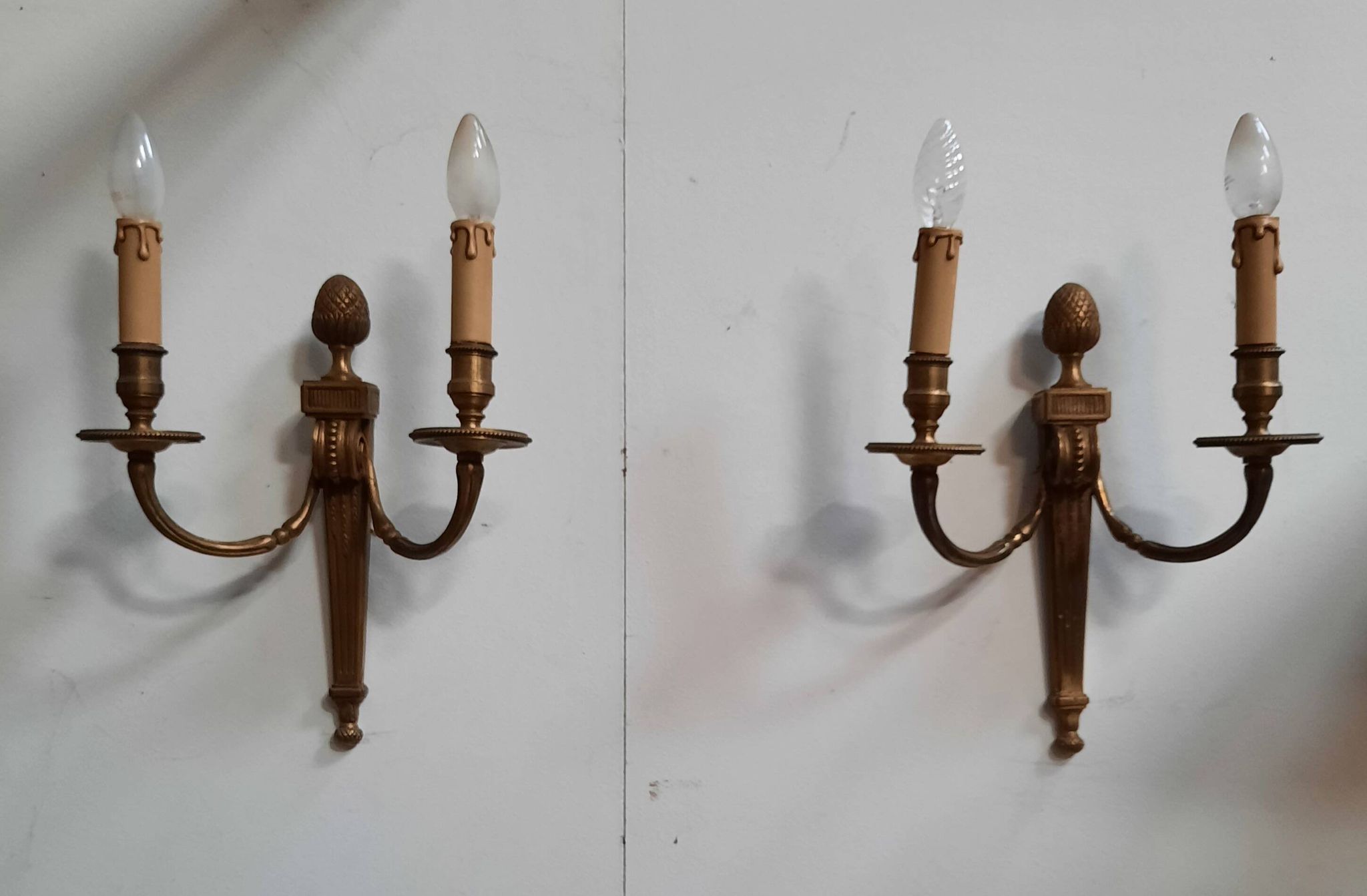 Paire d'appliques en bronze style Louis XVI