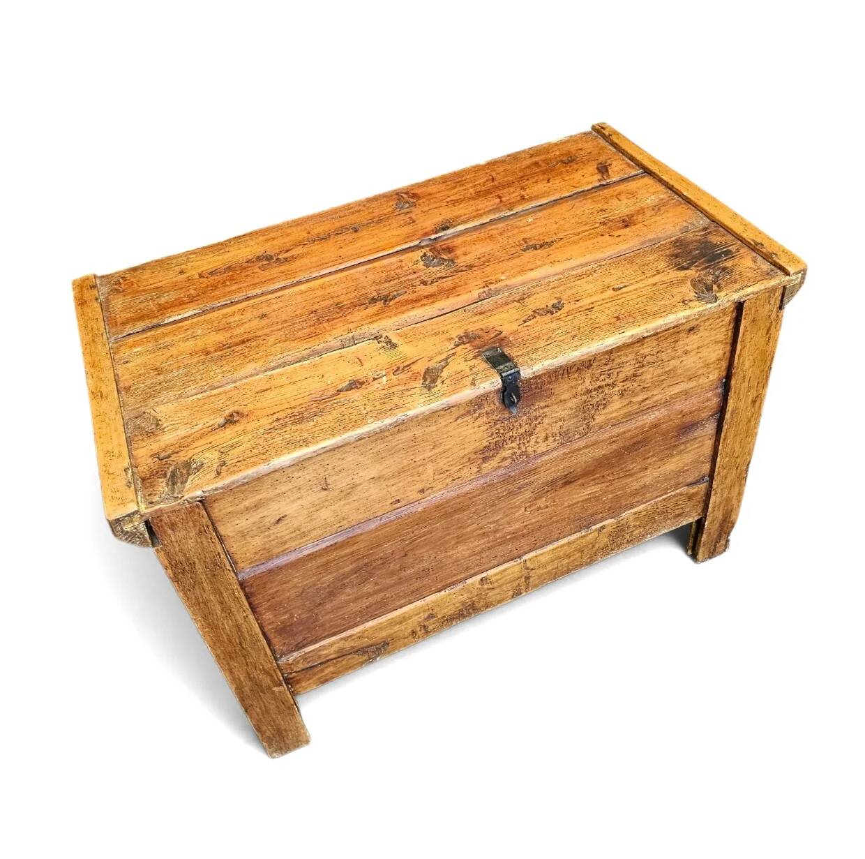 Old blanket chest / storage trunk / pine wood