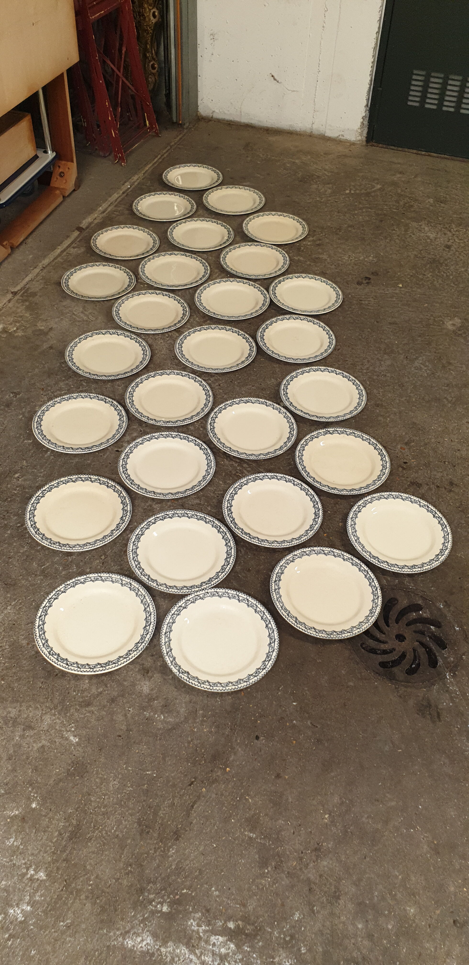 Plates flat iron earth early twentieth century