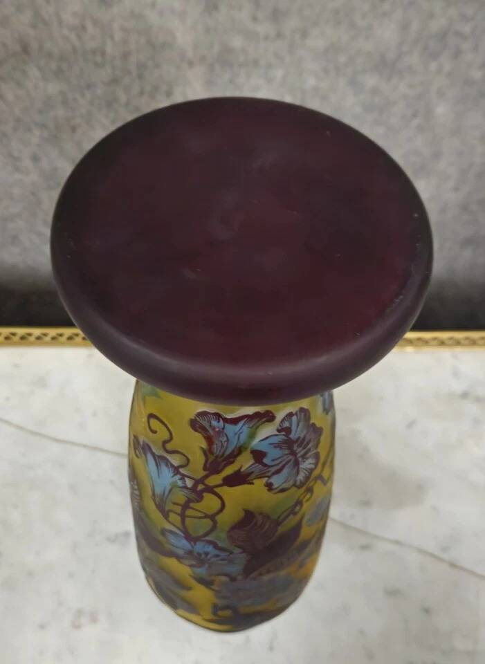 Multilayer glass vase etched with acid – Floral decoration in Art Nouveau style