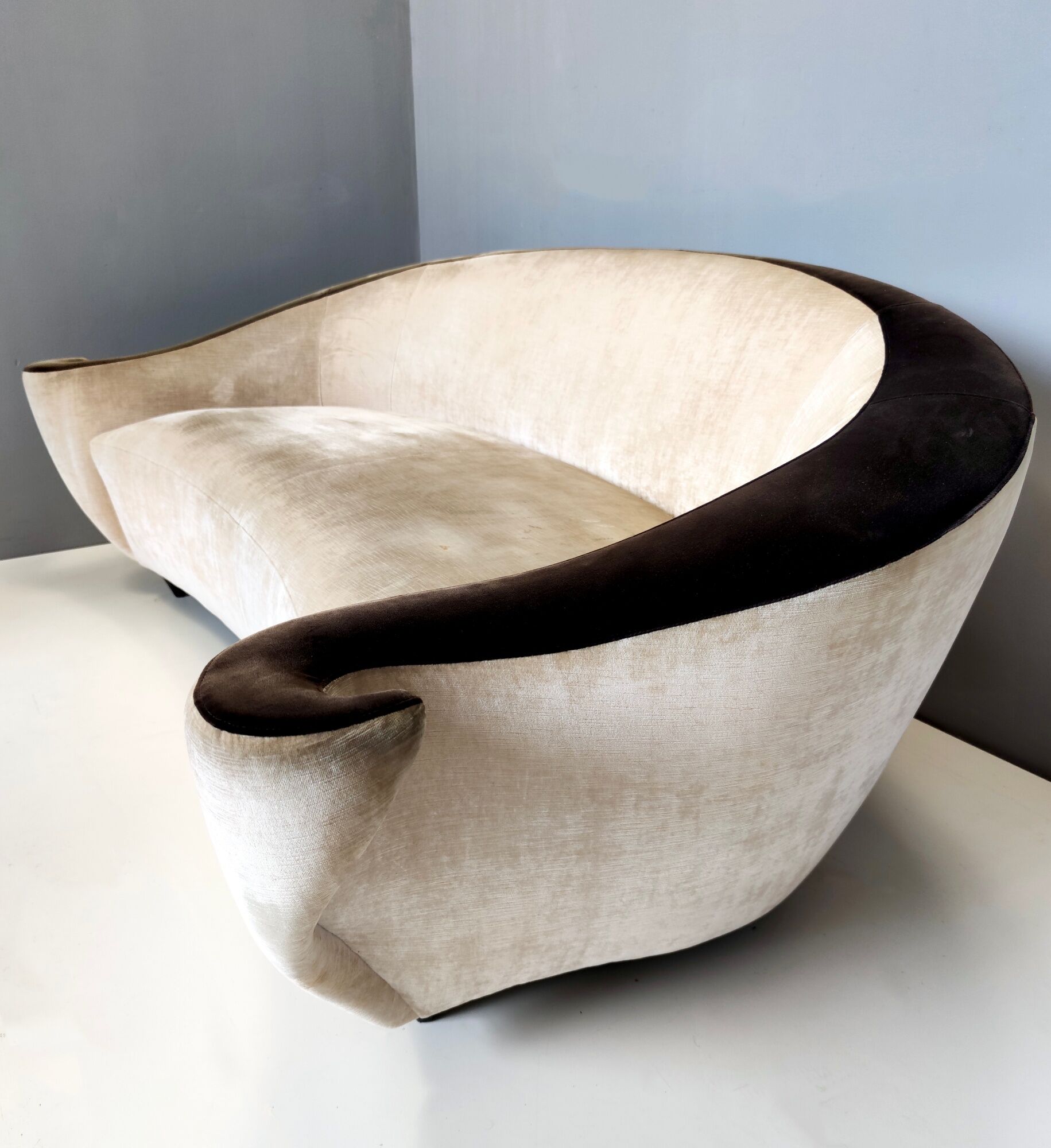 Fairy-tale kidney bean beige velvet sofa, italy