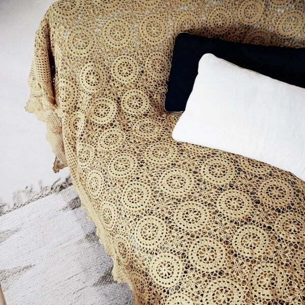 Dessus de lit crochet teint