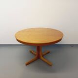 Vintage round table from the 60s and 70s in blond elm with integrated extension
