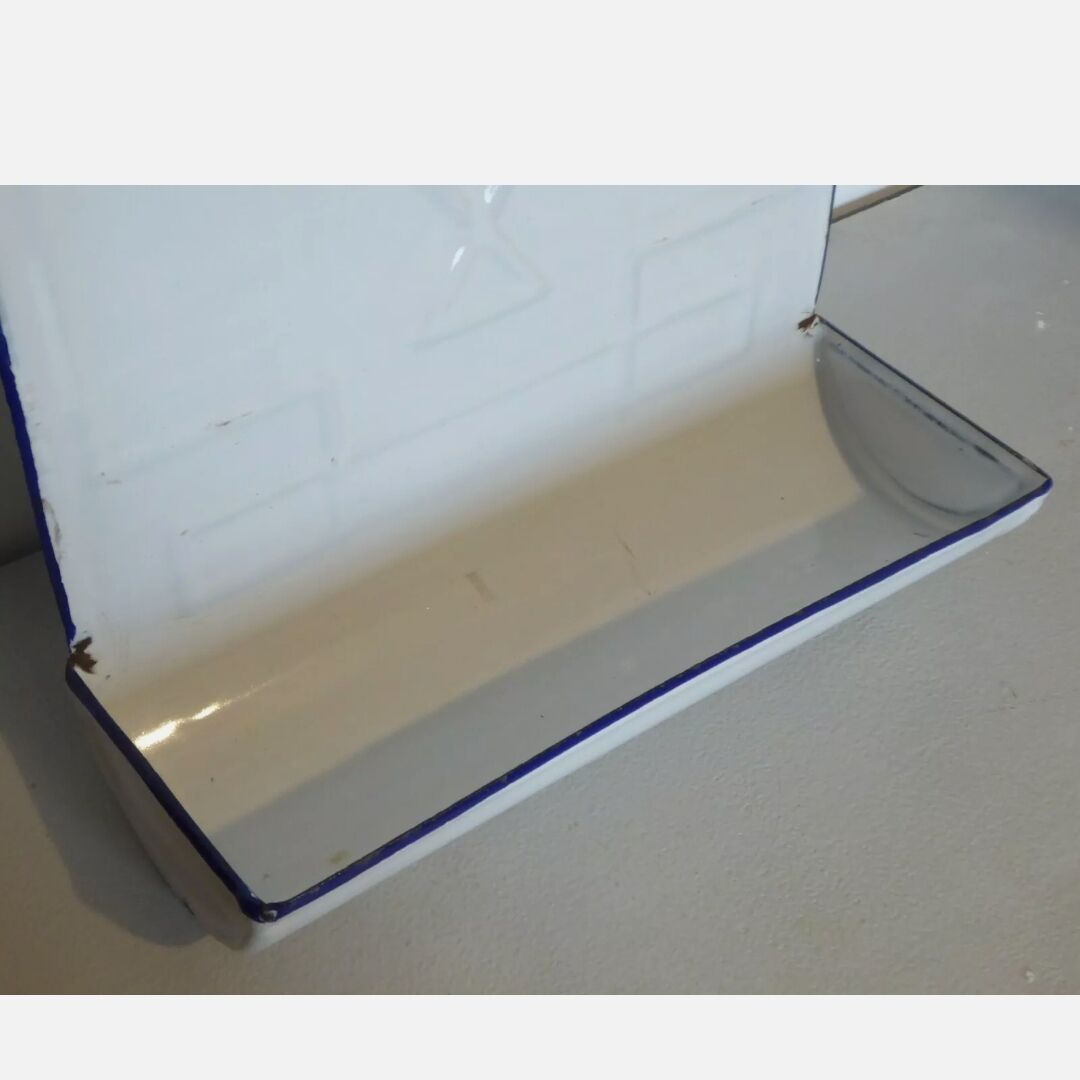 Ladle door kitchen utensil pot in enamelled sheet metal