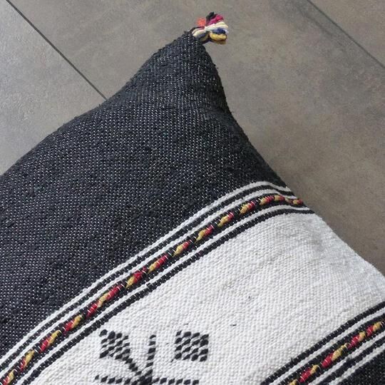 Coussin berbère marocain noir et blanc