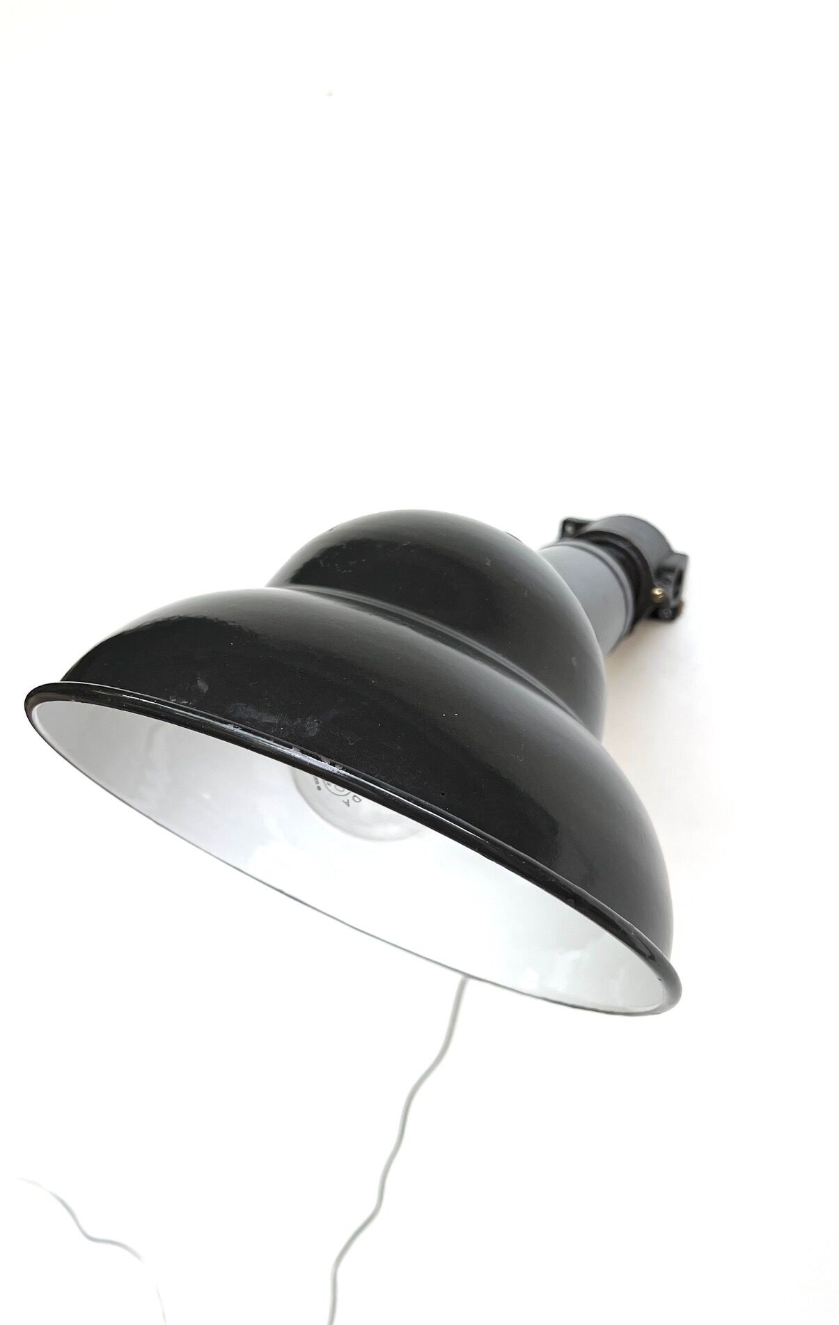 BLACK ENAMELLED TOLE WALL LAMP 1940 LEGRAND Ø 25 CM