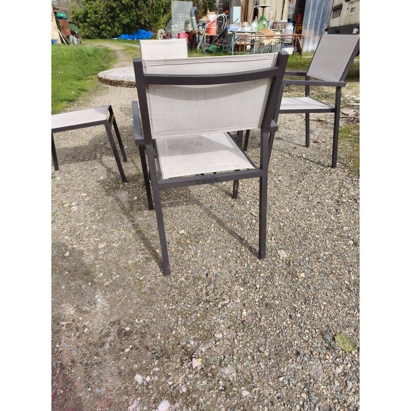 Garden furniture in stone with a vintage 1970s iron base.