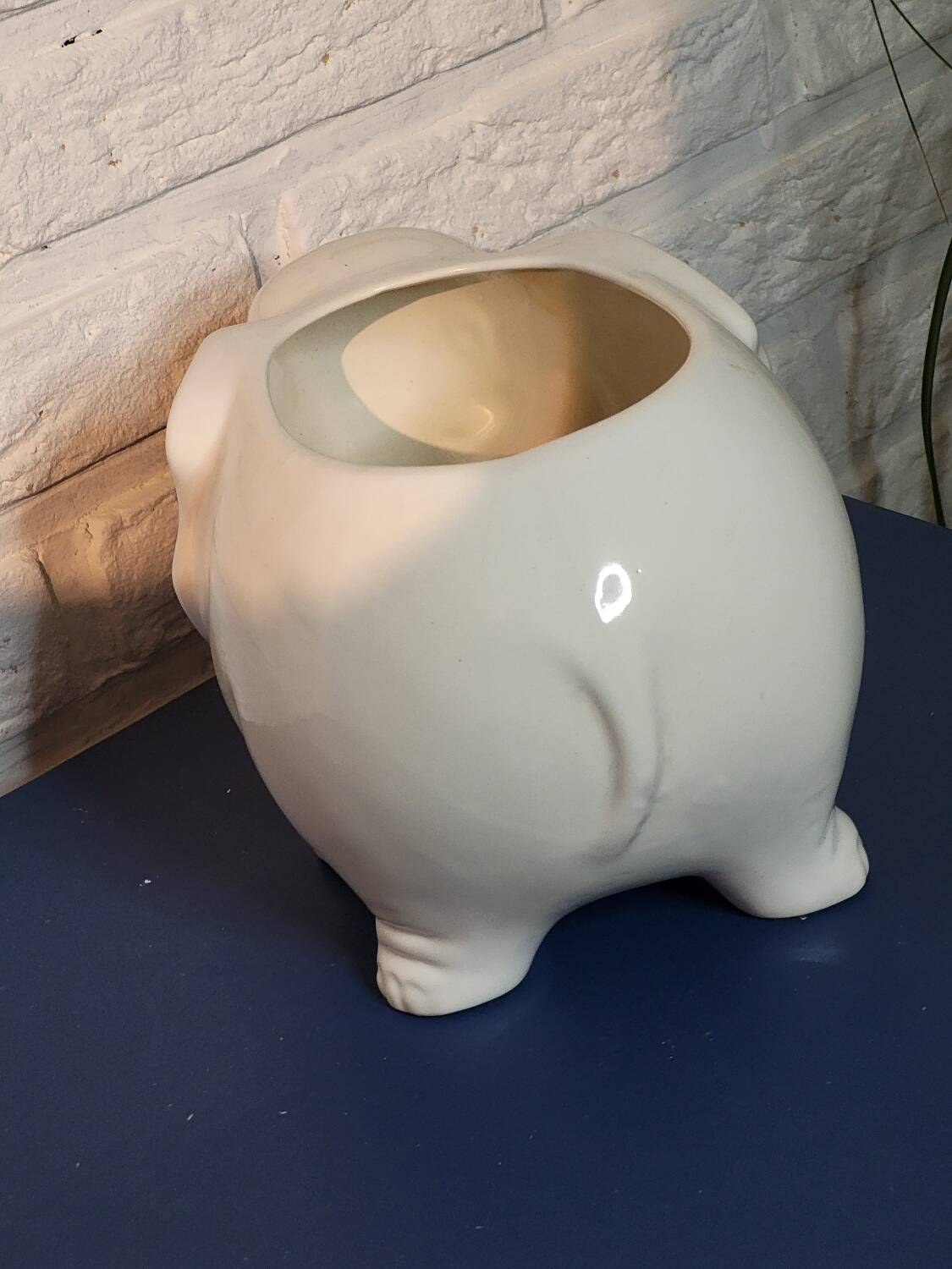 Elephant plant pot