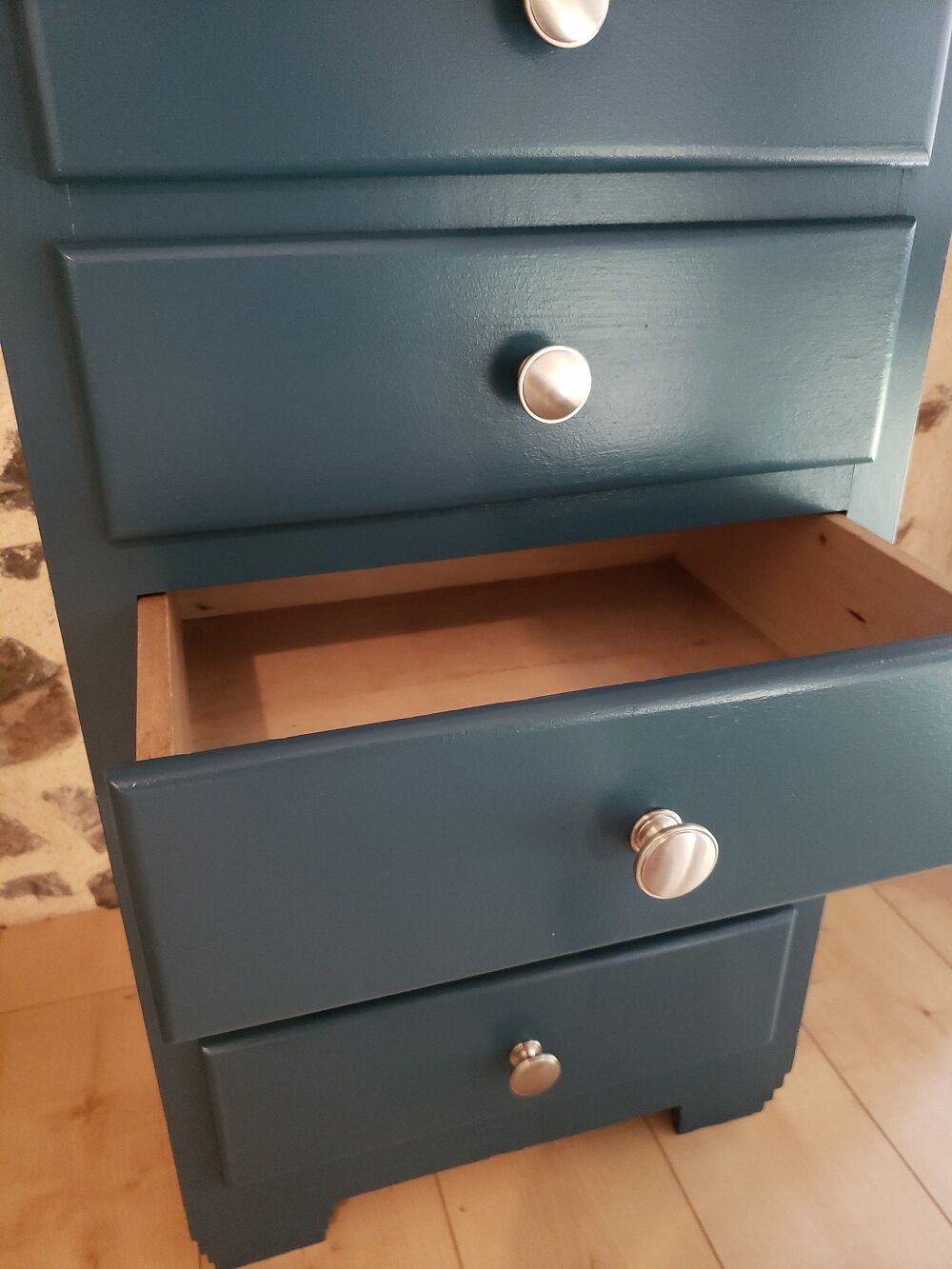 Former dresser