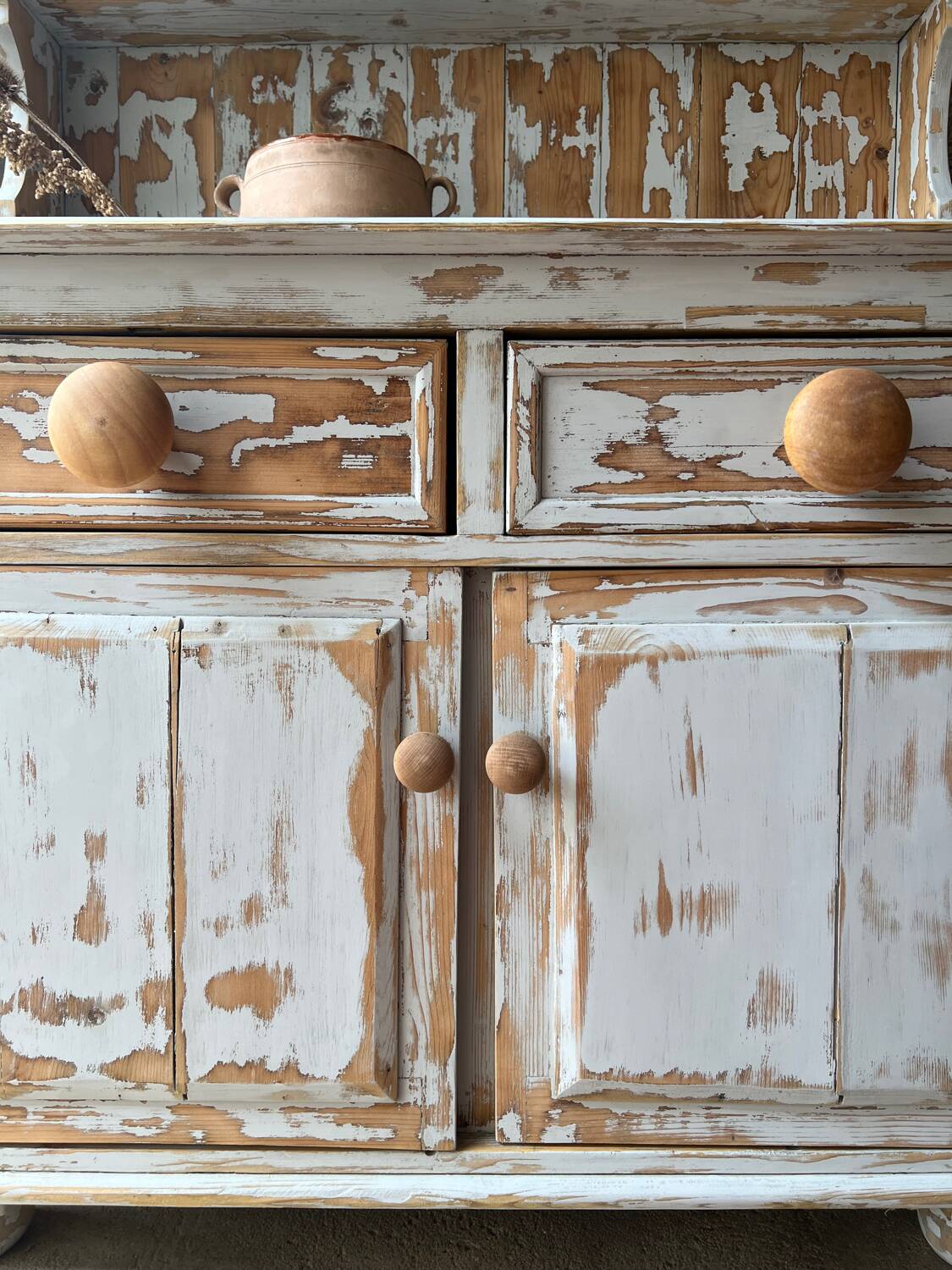 English dresser
