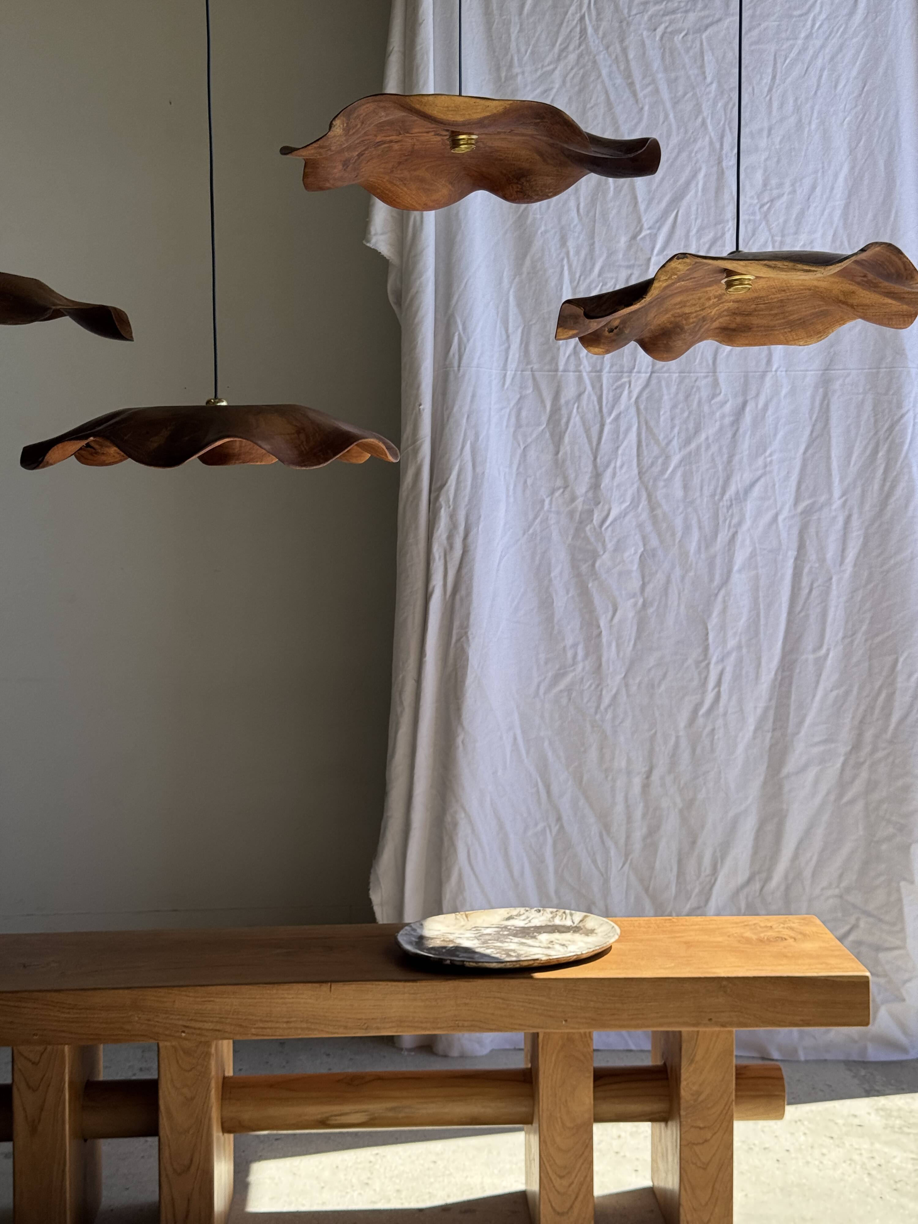 Very large wavy flat leaf suspension in smooth teak D:60