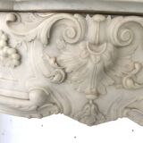 Cheminée de style Louis XV en marbre blanc de Carrare XIX siècle