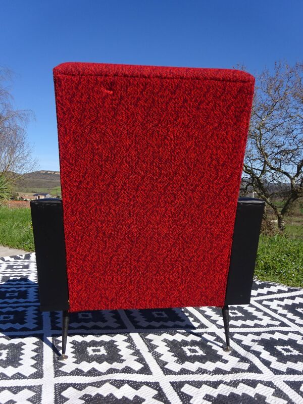 Paire de fauteuils vintage en simili noir et tissu rouge
