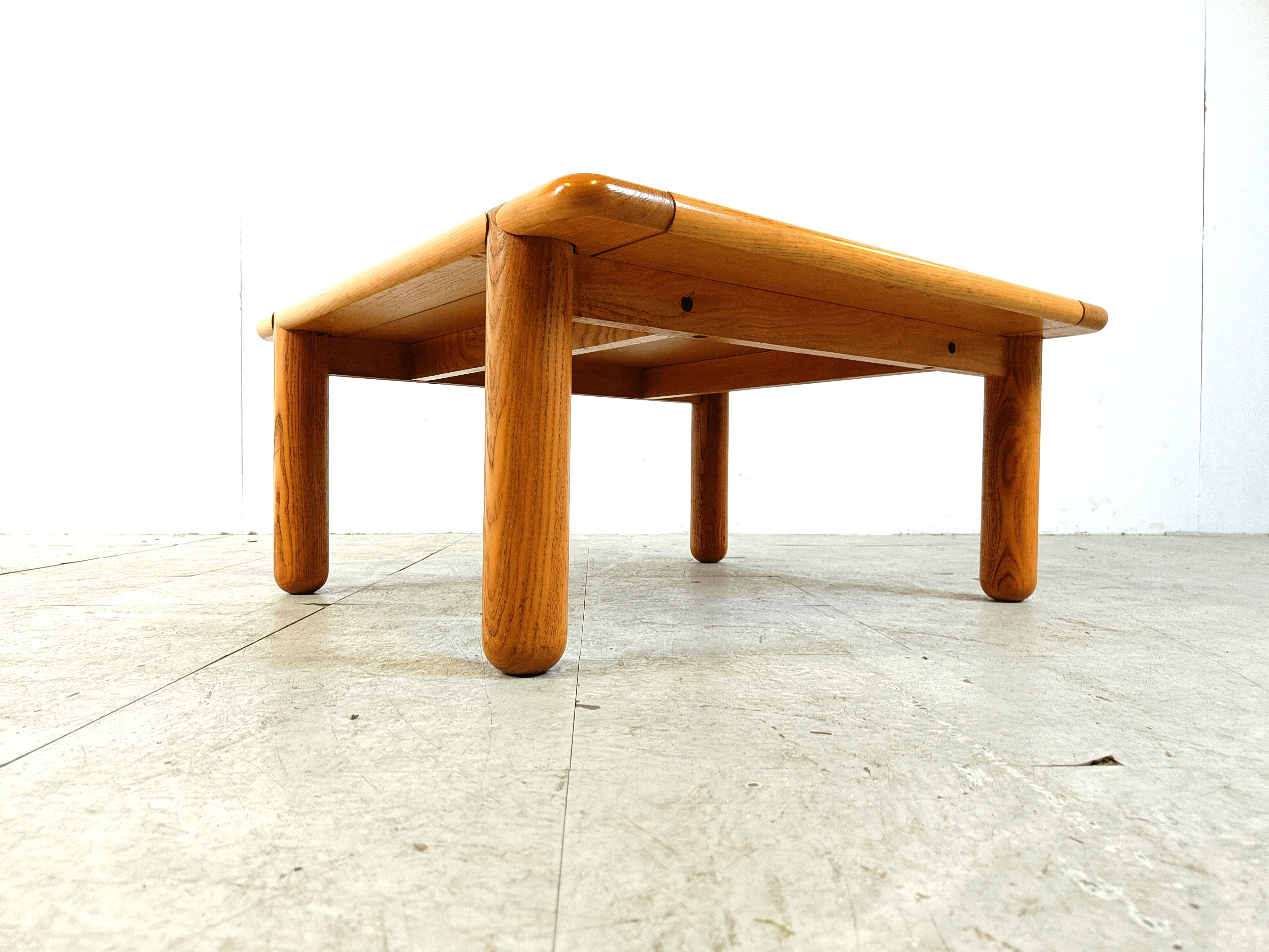 Copie de table basse en bois de style mid-century, années 1970.