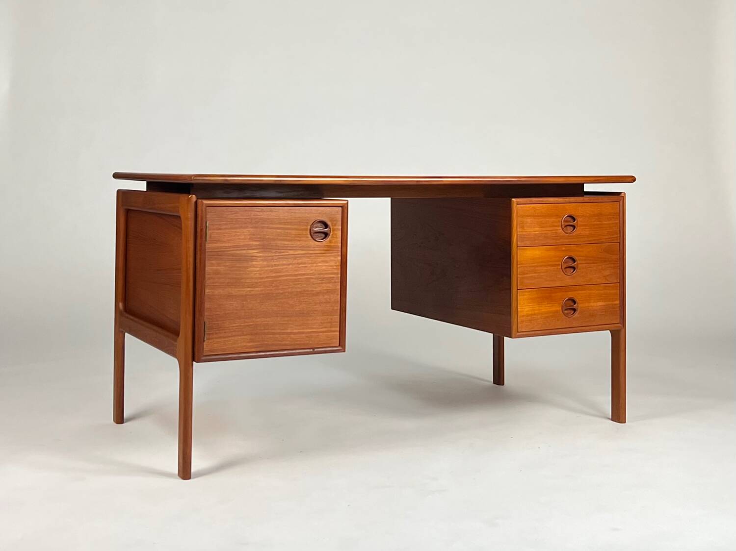 Bureau en teck design danois autoportant Gasvig Møbler vintage milieu du siècle
