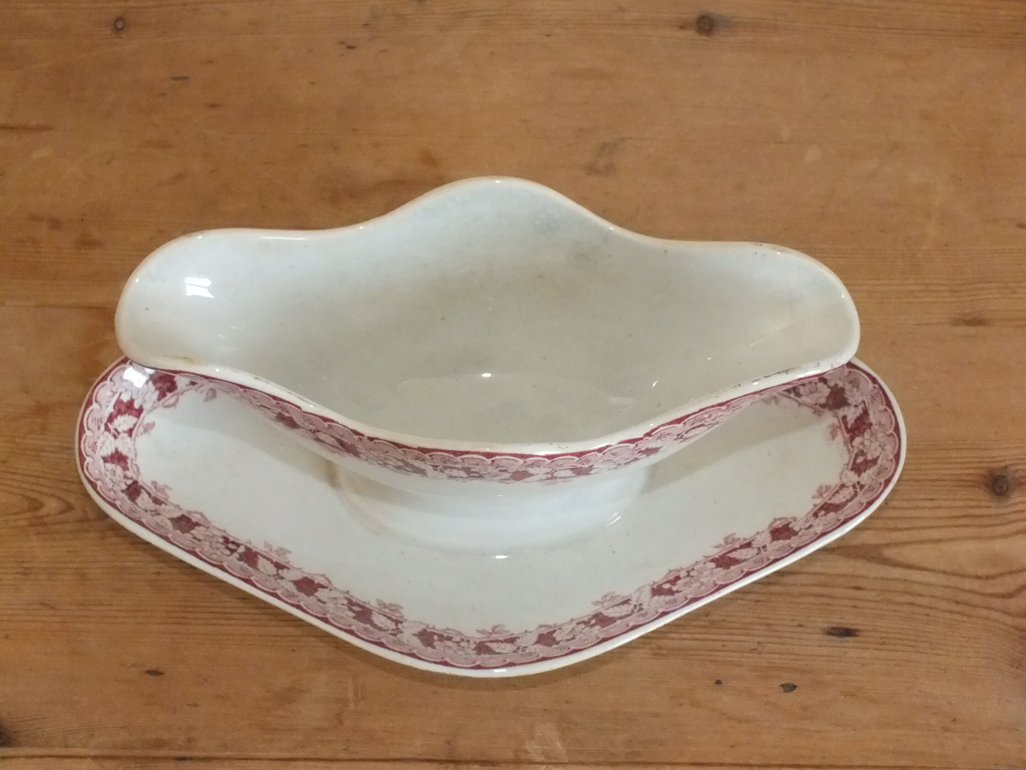Gravy boat en Terre de Fer Saint Amand and Hamage service Murier
