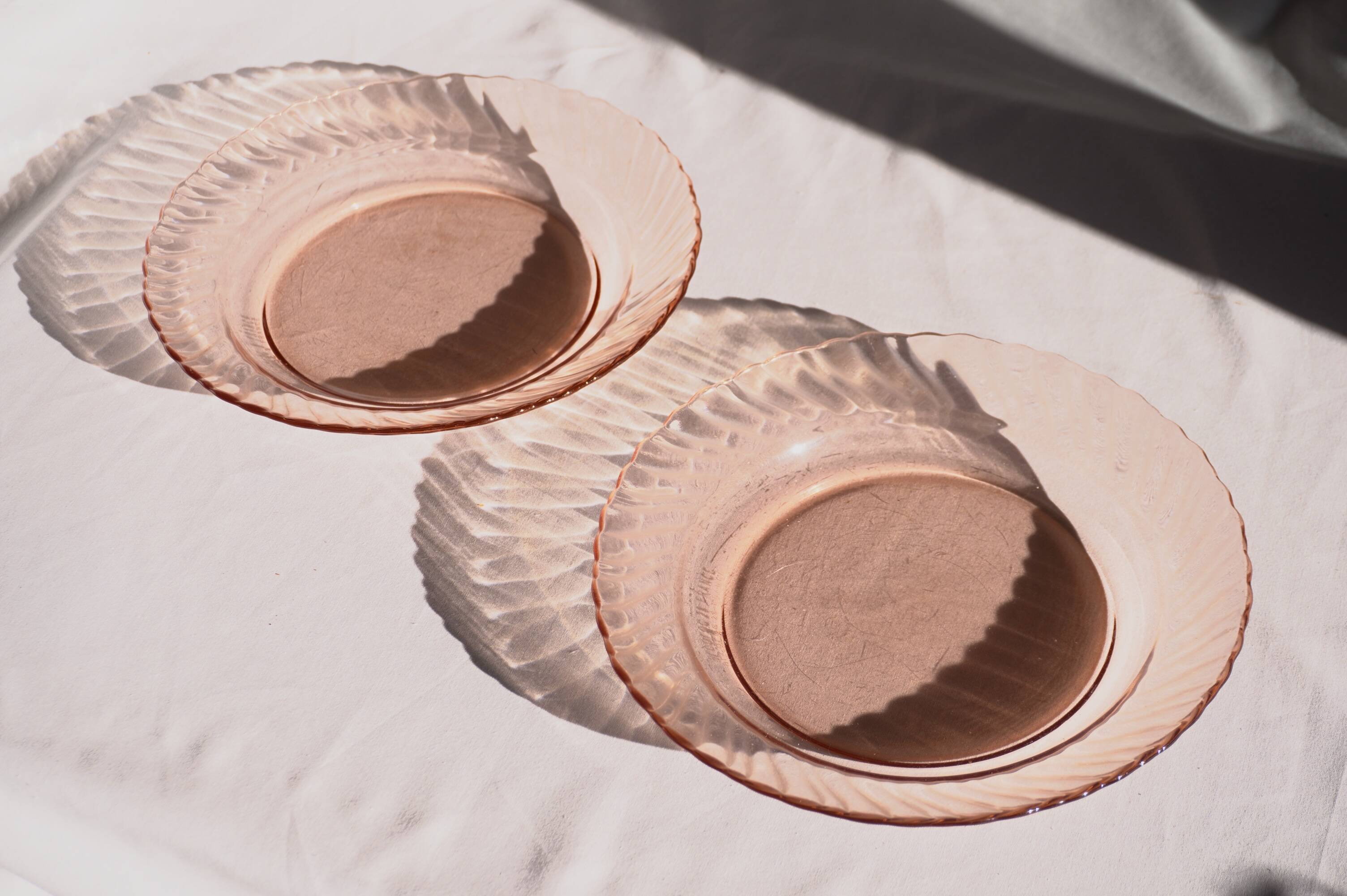 Set of two pink glass plates, Arcoroc France