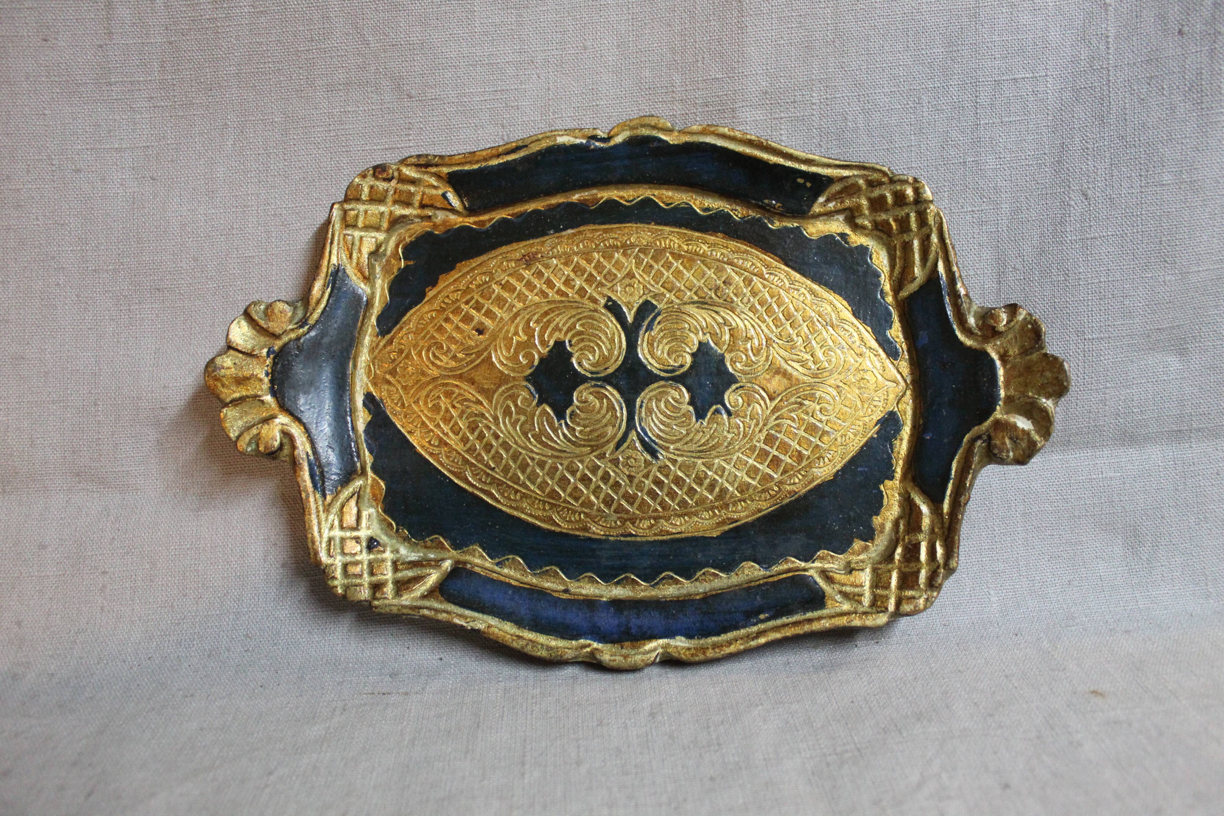 Lot of 3 vintage Florentine trays made of gilded wood