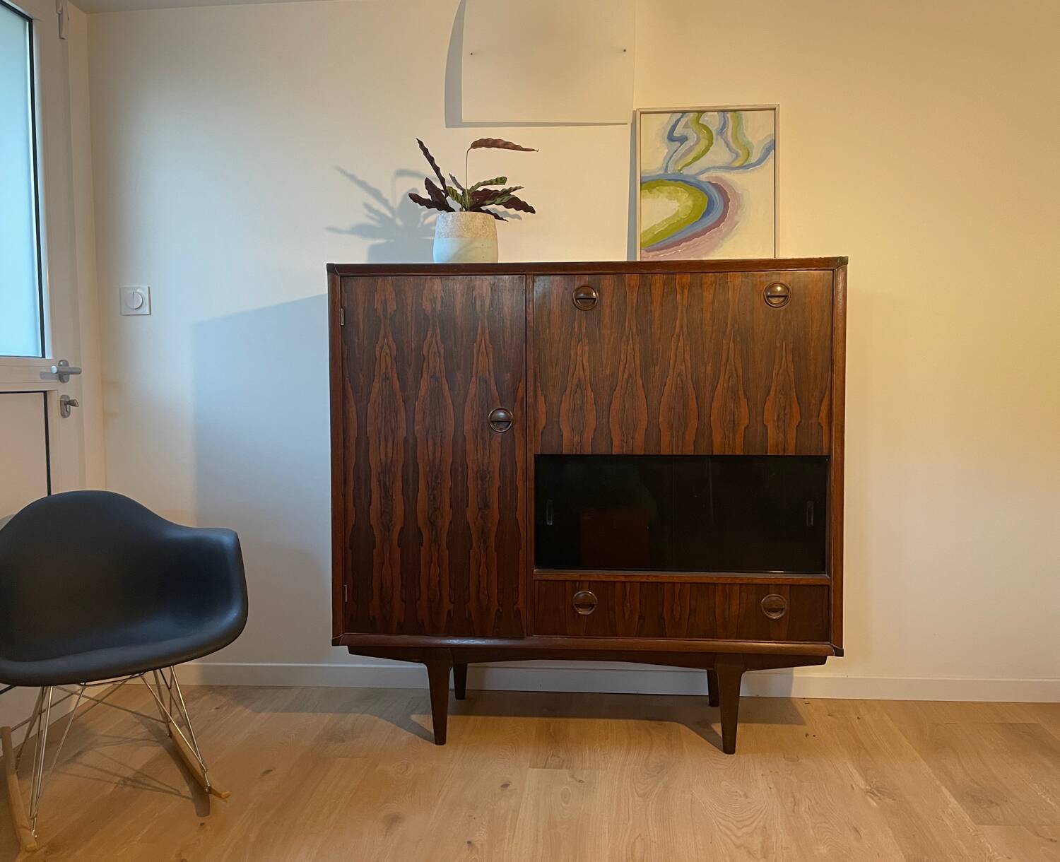 Scandinavian storage unit