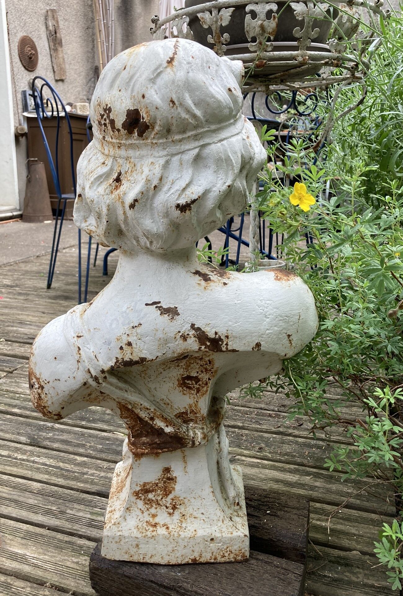 Old garden bust in cast iron troubadour early twentieth century