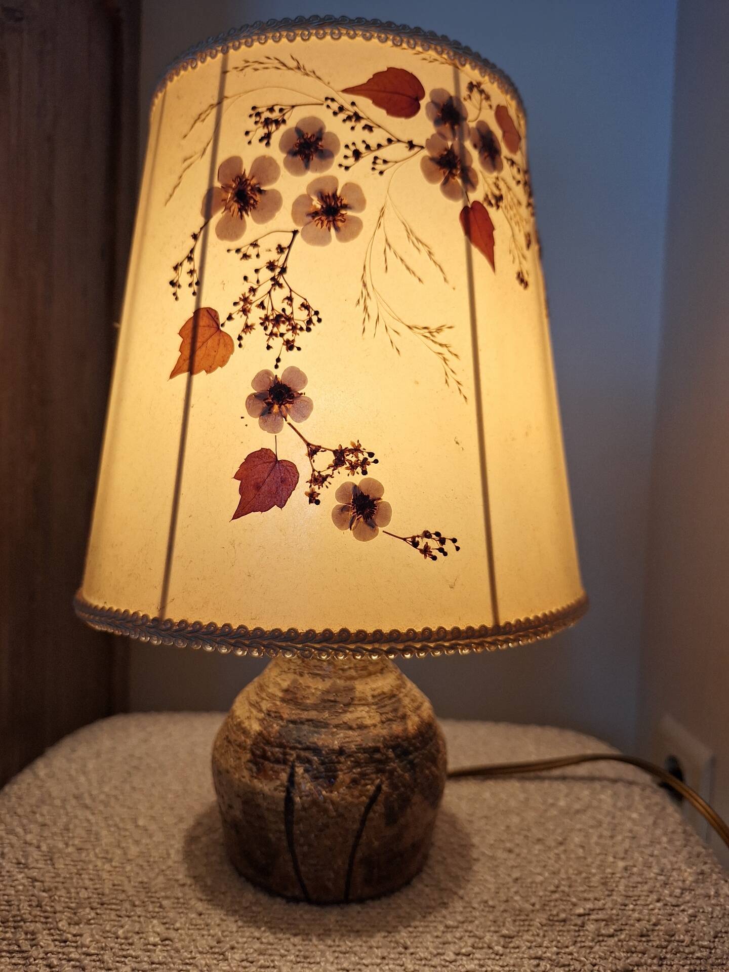 Lampe en grès et fleurs séchées atelier " Le Trident " Vallauris