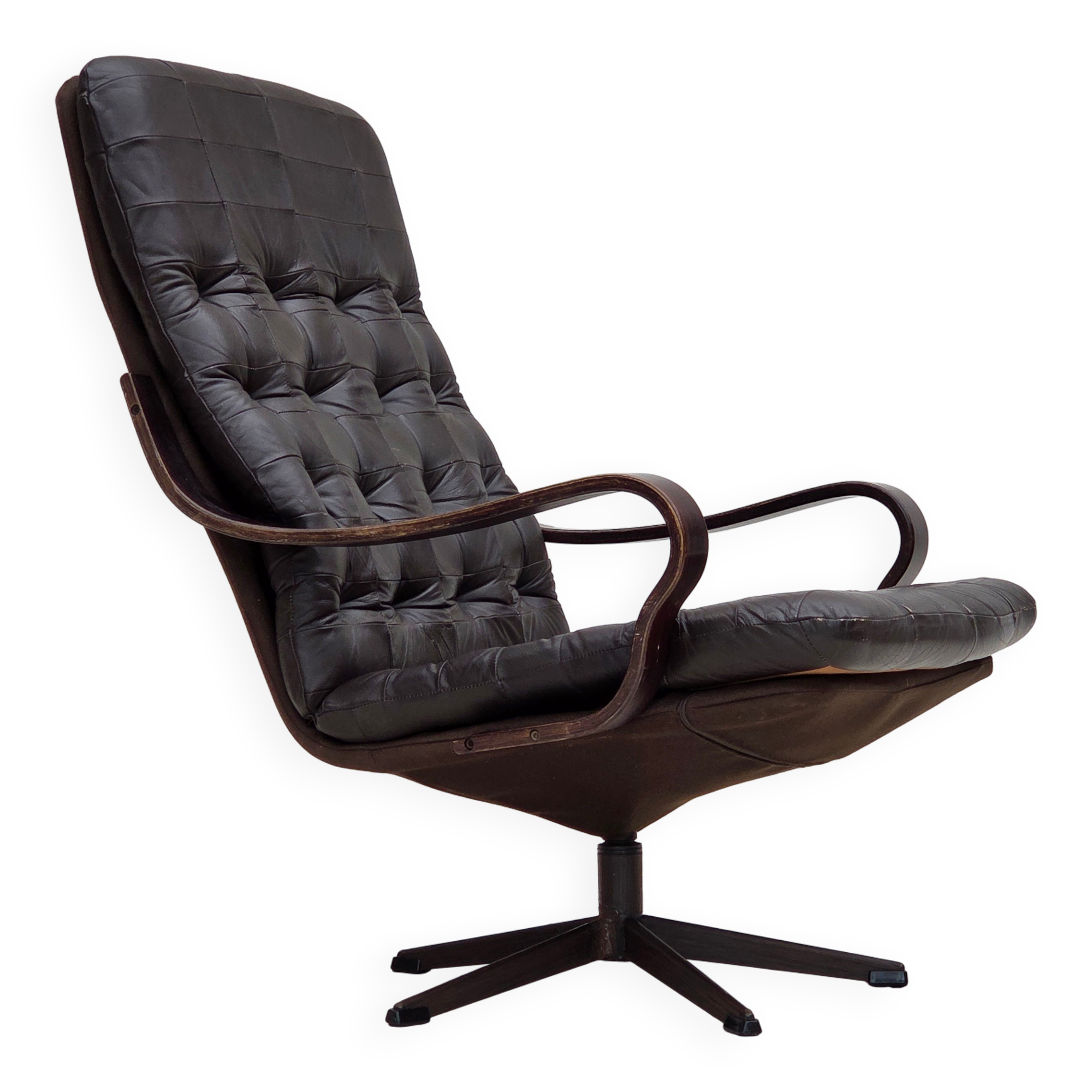 Fauteuil pivotant scandinave des années 1970, en cuir patchwork d'origine.