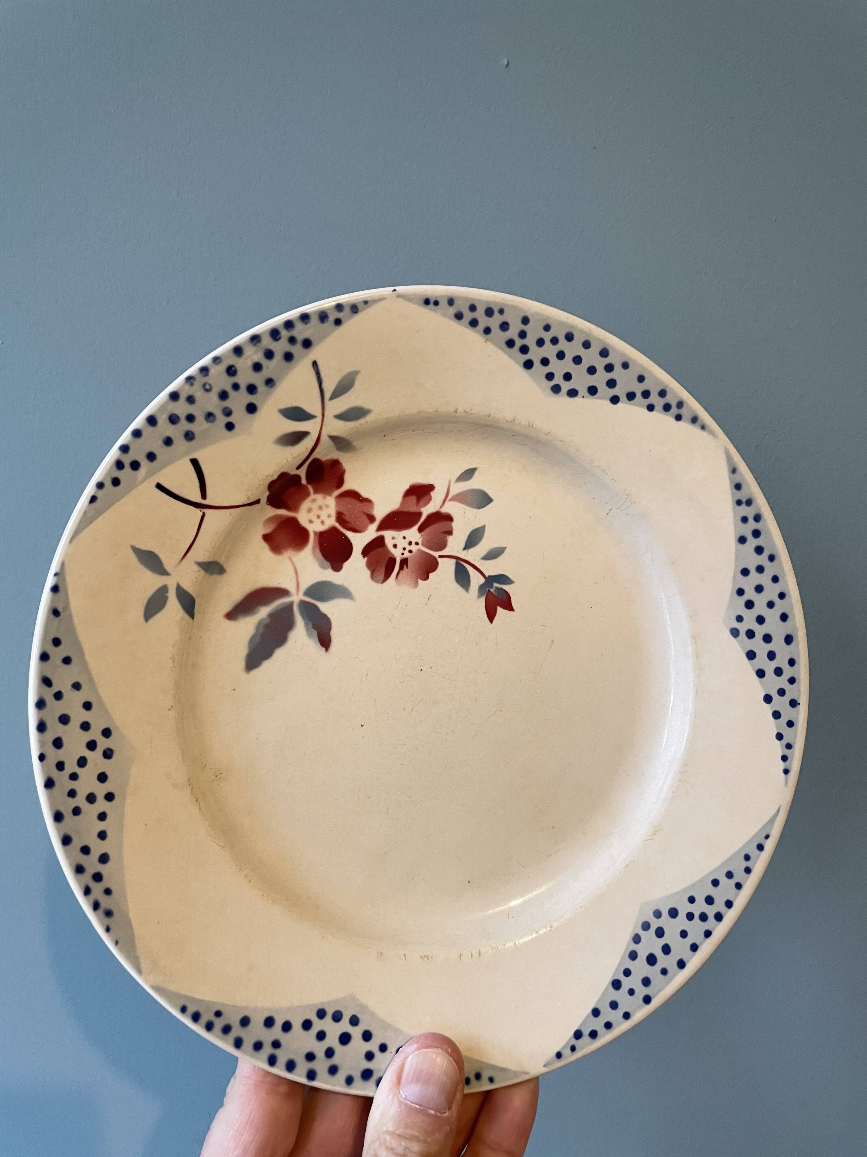 Set of 7 flat plates Digoin Sarreguemines, Barfleur model