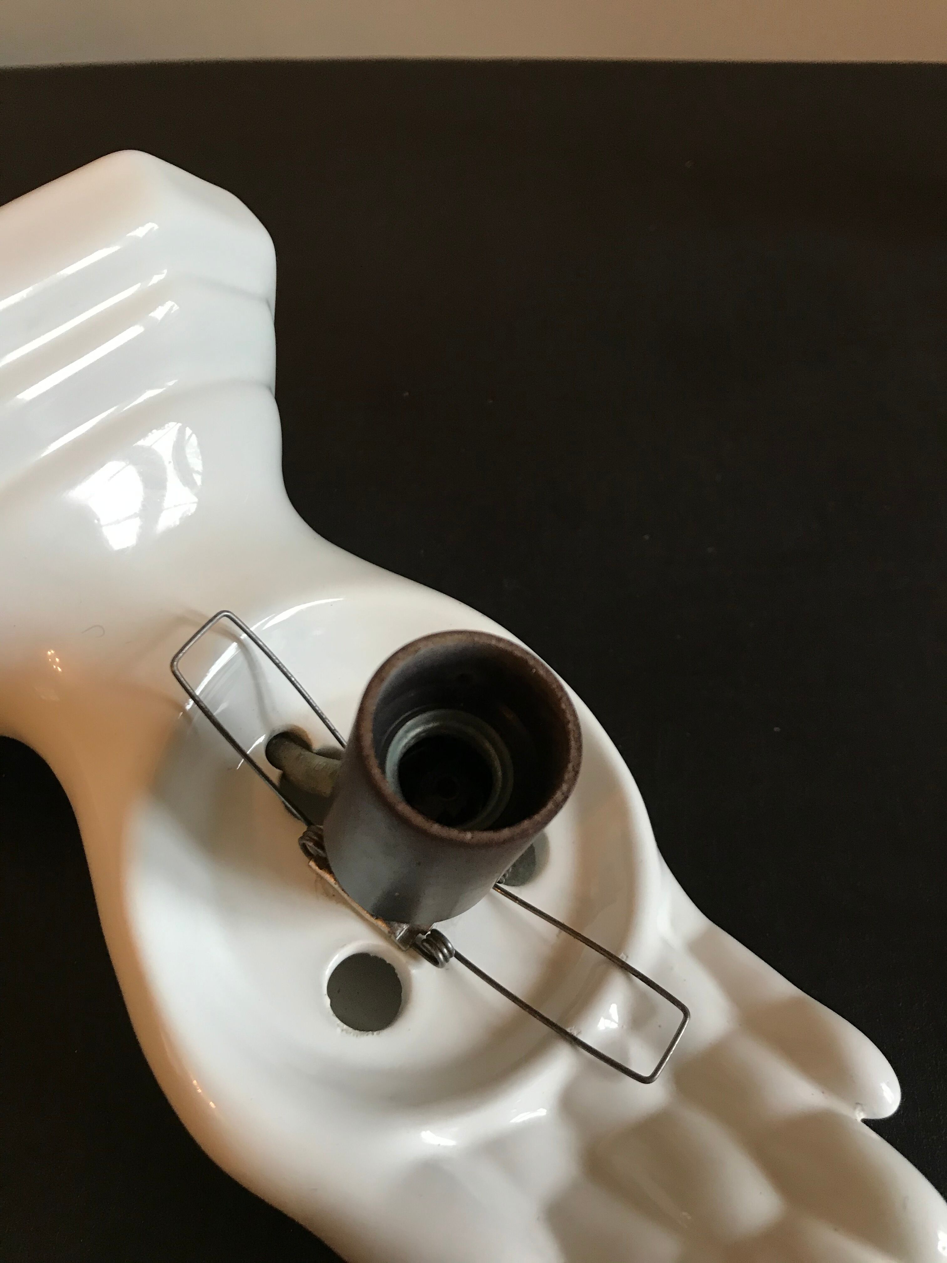 Apply hand in earthenware