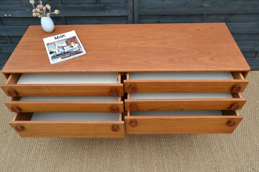 Teak chest of drawers by Meredew * 132 cm