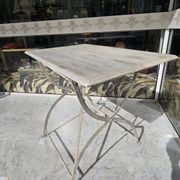 Ancienne table pliante