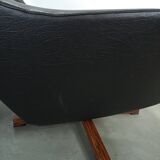 Fauteuil pivotant en similicuir noir provenant de Suède