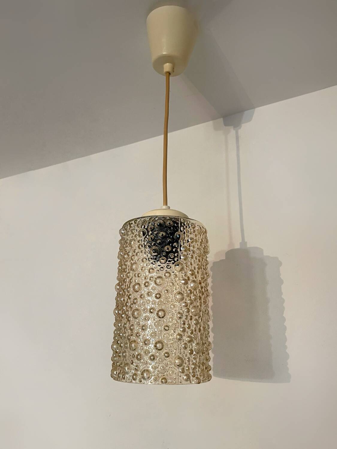 Suspension verre ambré bubble années 60