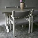Dining table set and 4 dining chairs by Pierre Mennen for Pastoe.
