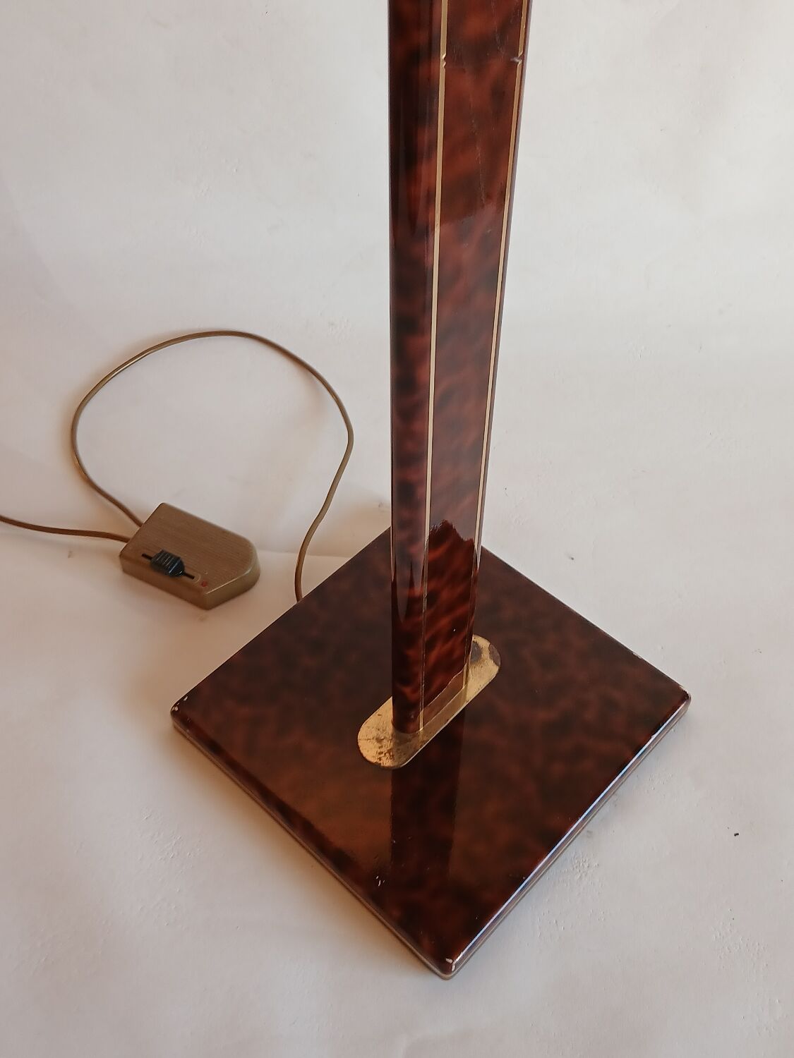 Metal and brass floor lamp, Relco Milano, 1970s.