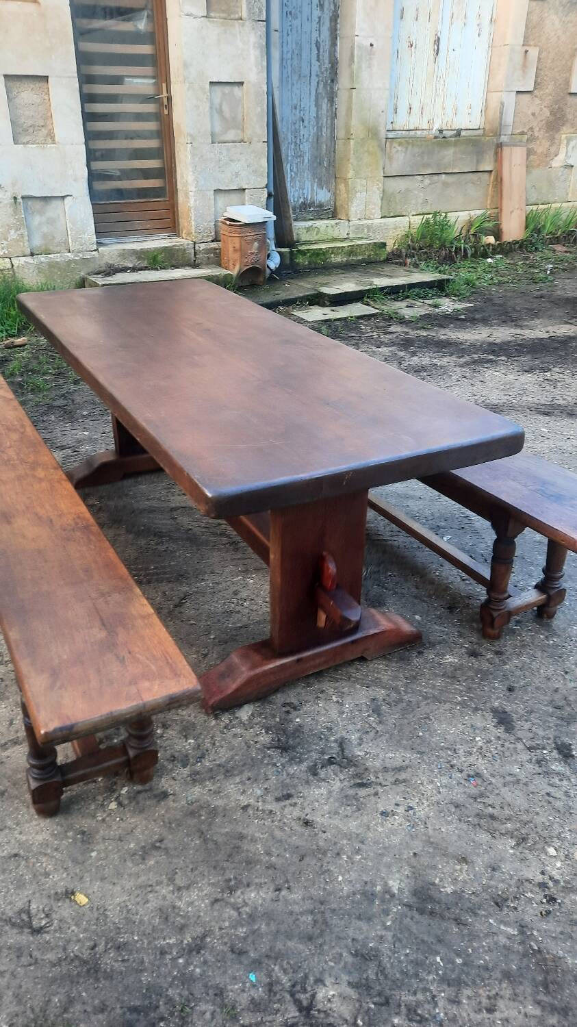 Table and 2 benches