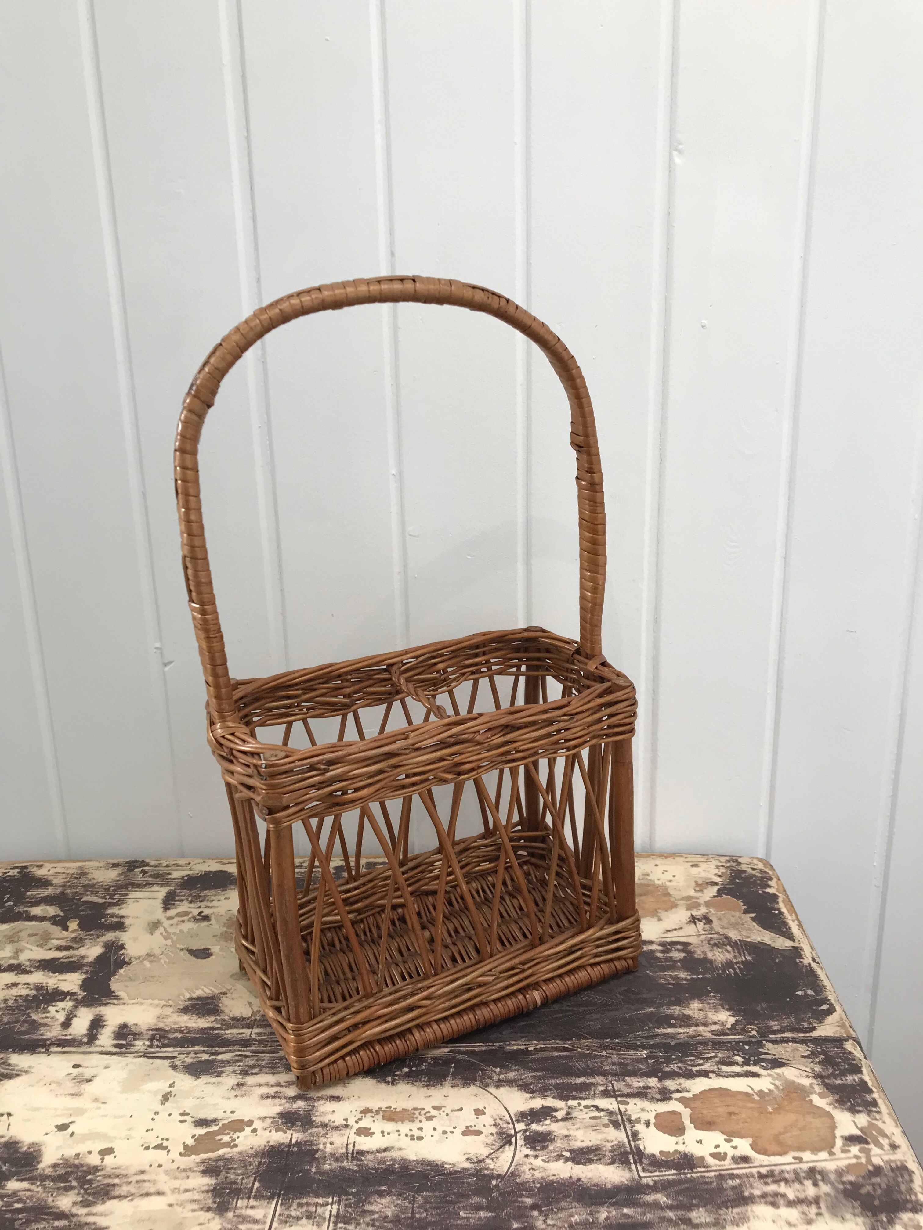 Wicker bottle holder