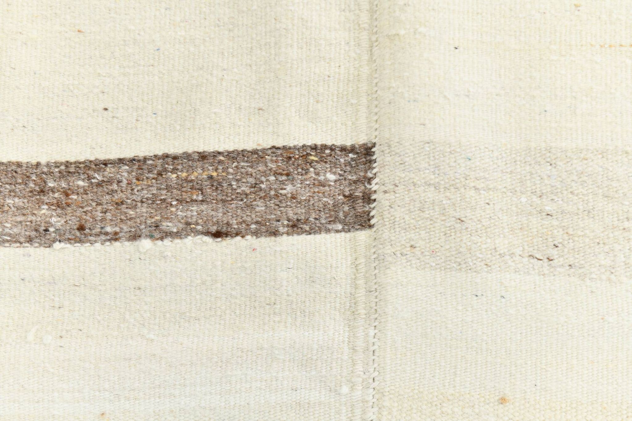 Grand tapis kilim crème et marron, 255 x 313 cm