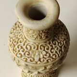 Chinese Baluster Vase. In beige cinnabar lacquer. Dimensions: 17 x 9 cm