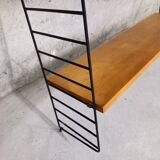 Etagère murale vintage en merisier et métal noir style String Tomado