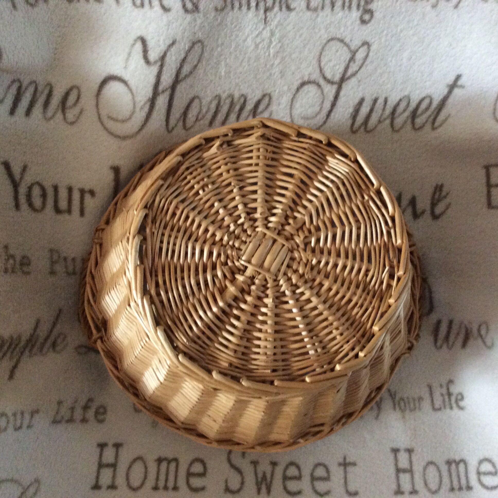 Round pan with rattan handles - vintage